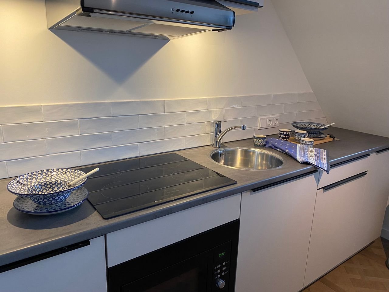 Renovated studio with mezzanine in Wyck - Image 3