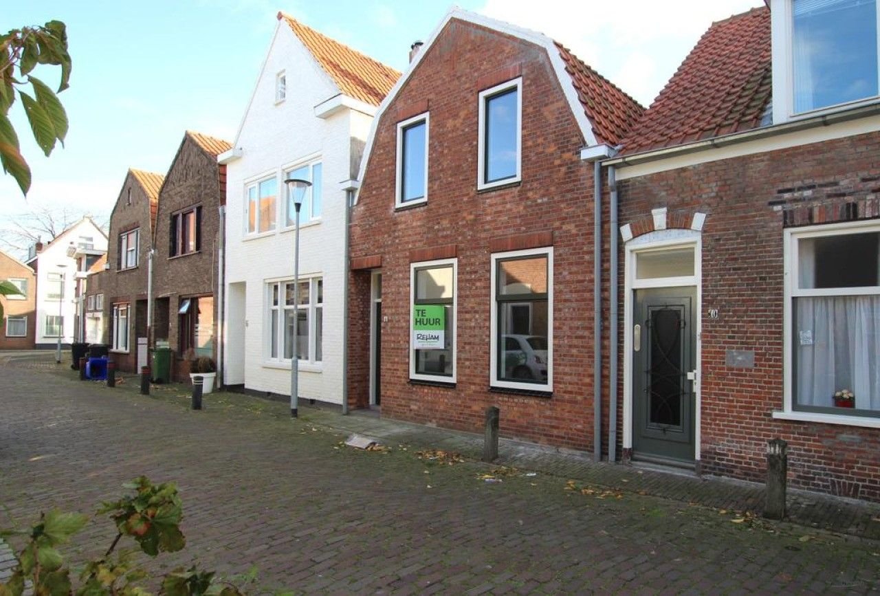 Renovated house with city garden in the heart of Terneuzen - Image 1