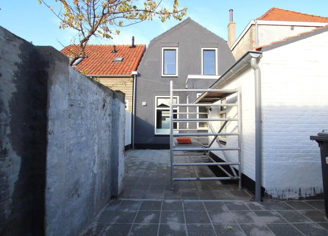 Renovated house with city garden in the heart of Terneuzen - Image 17