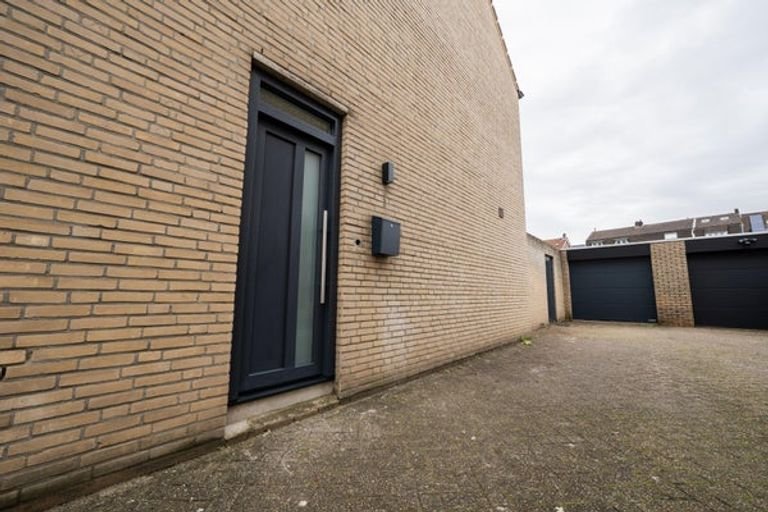 Fully renovated: 4 bedrooms & Energy Label A - Image 15