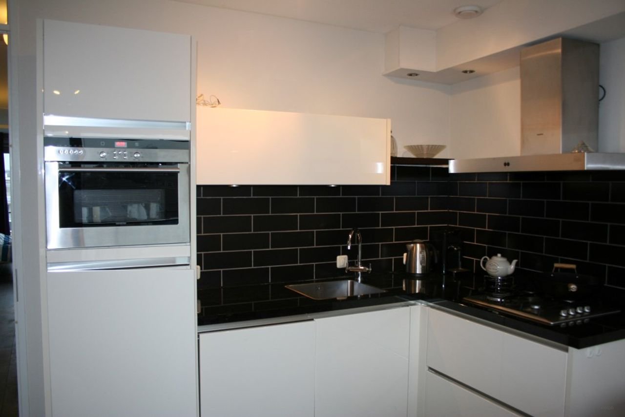 Bright apartment at the Woenselse Markt - Image 3