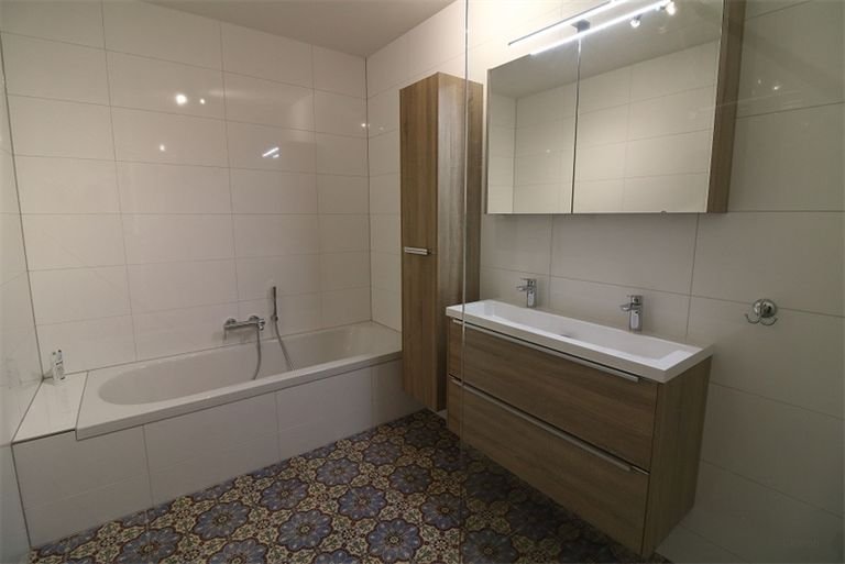 Modern furnished apartment surrounded by nature - Image 4