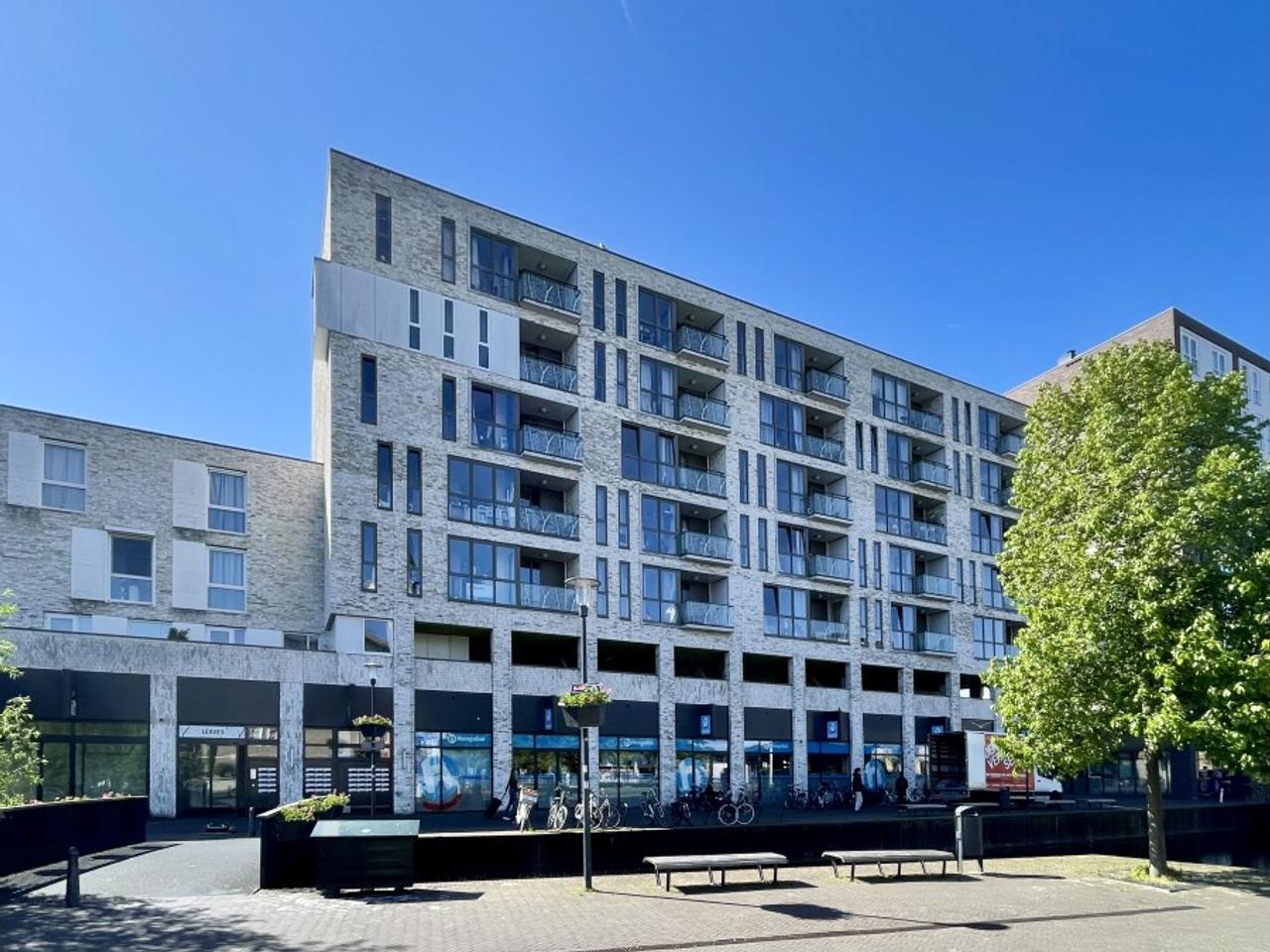 Licht 2-kamerappartement met balkon - Afbeelding 1