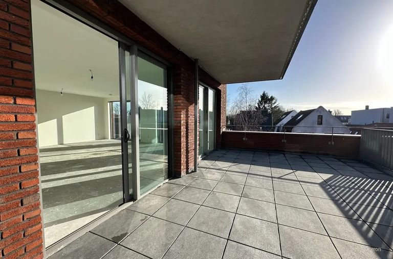 Modern apartment with huge terrace - Image 19