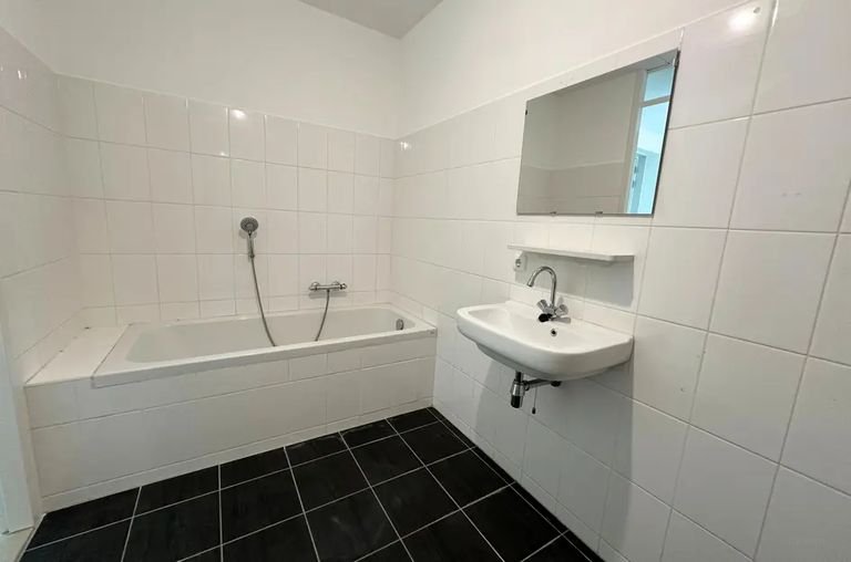 Modern apartment with huge terrace - Image 15