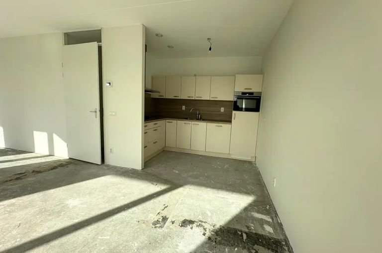 Modern apartment with huge terrace - Image 5