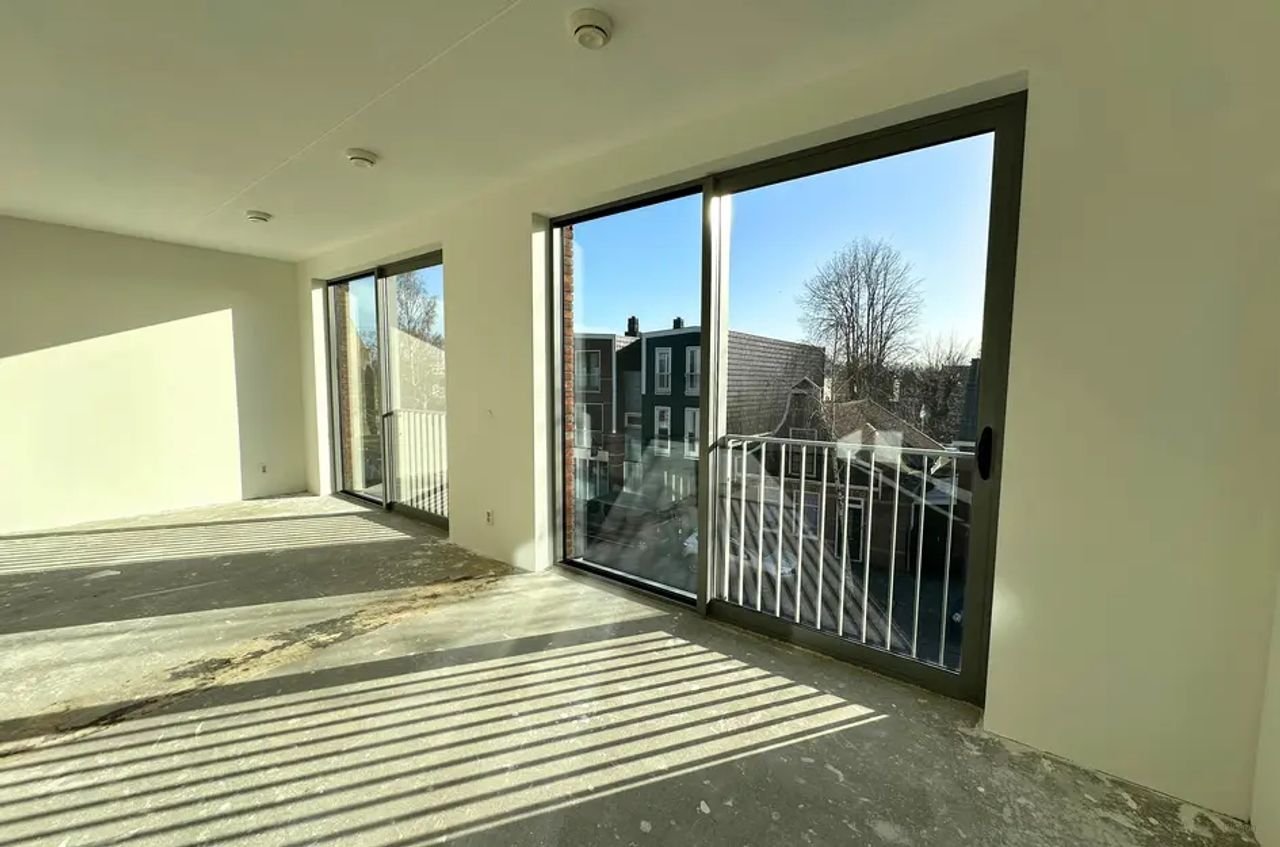Modern apartment with huge terrace - Image 3