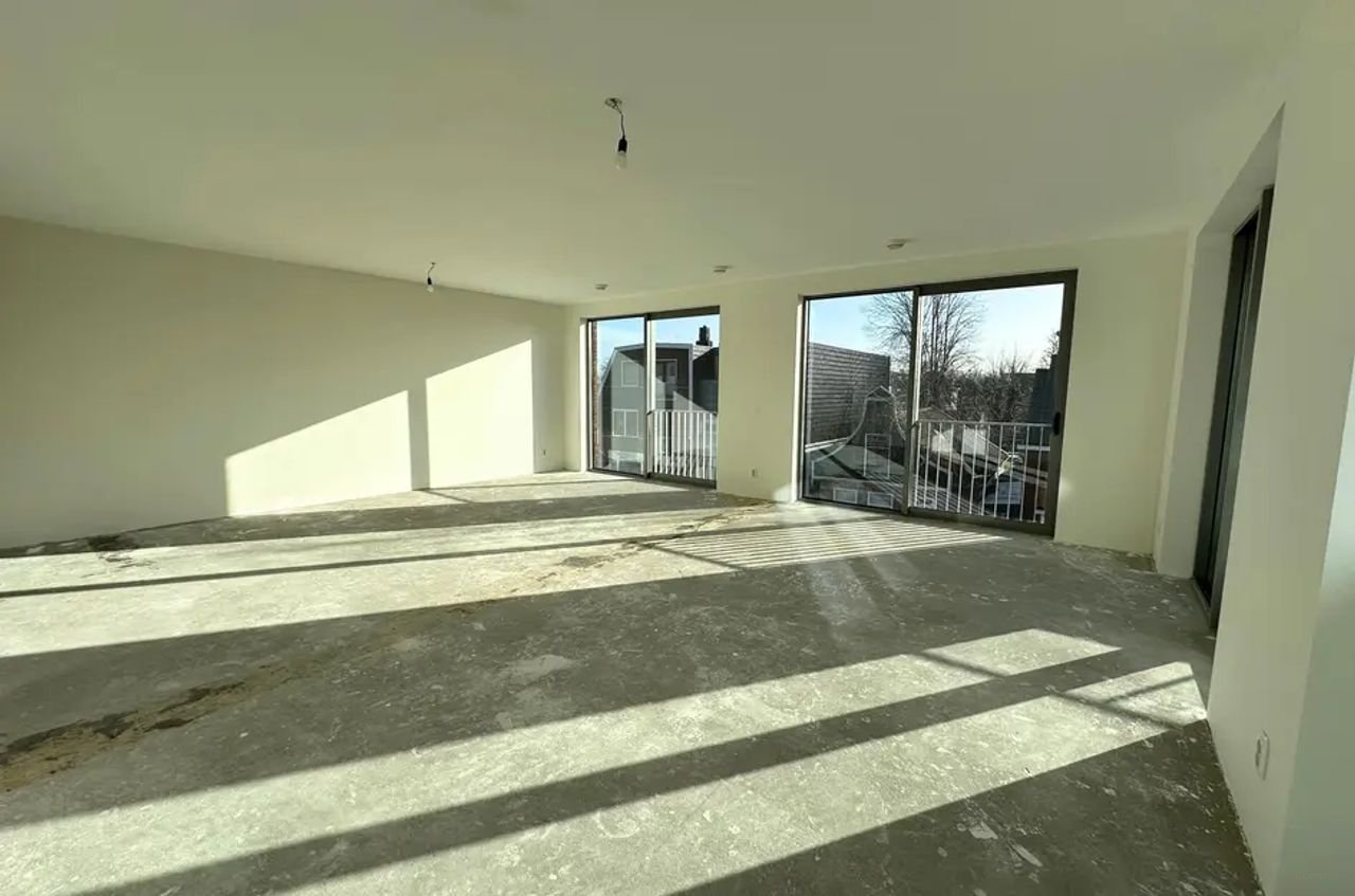 Modern apartment with huge terrace - Image 2