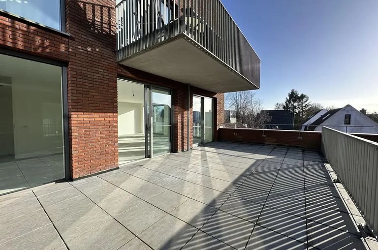 Modern apartment with huge terrace - Image 17