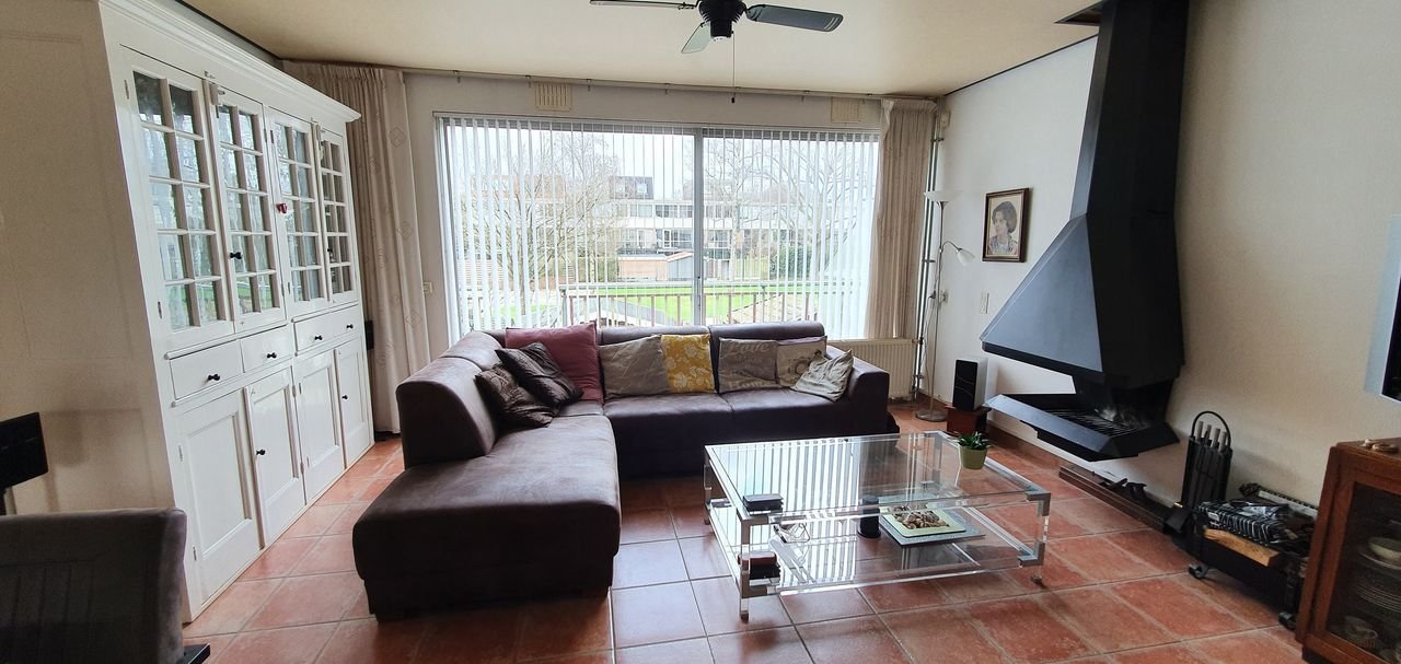 Furnished upper-floor apartment with two balconies - Image 6