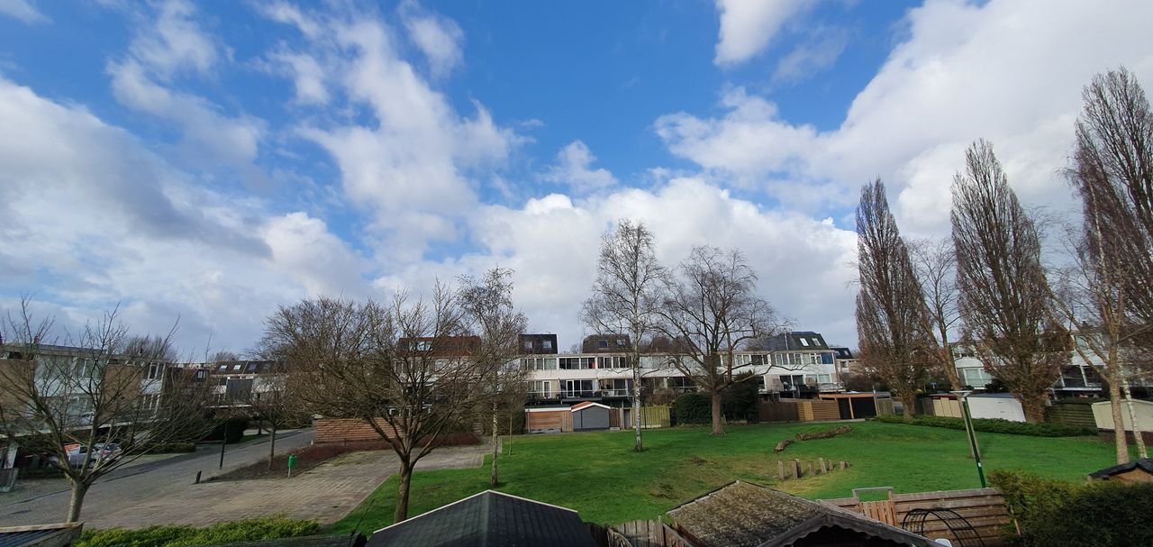 Furnished upper-floor apartment with two balconies - Image 12