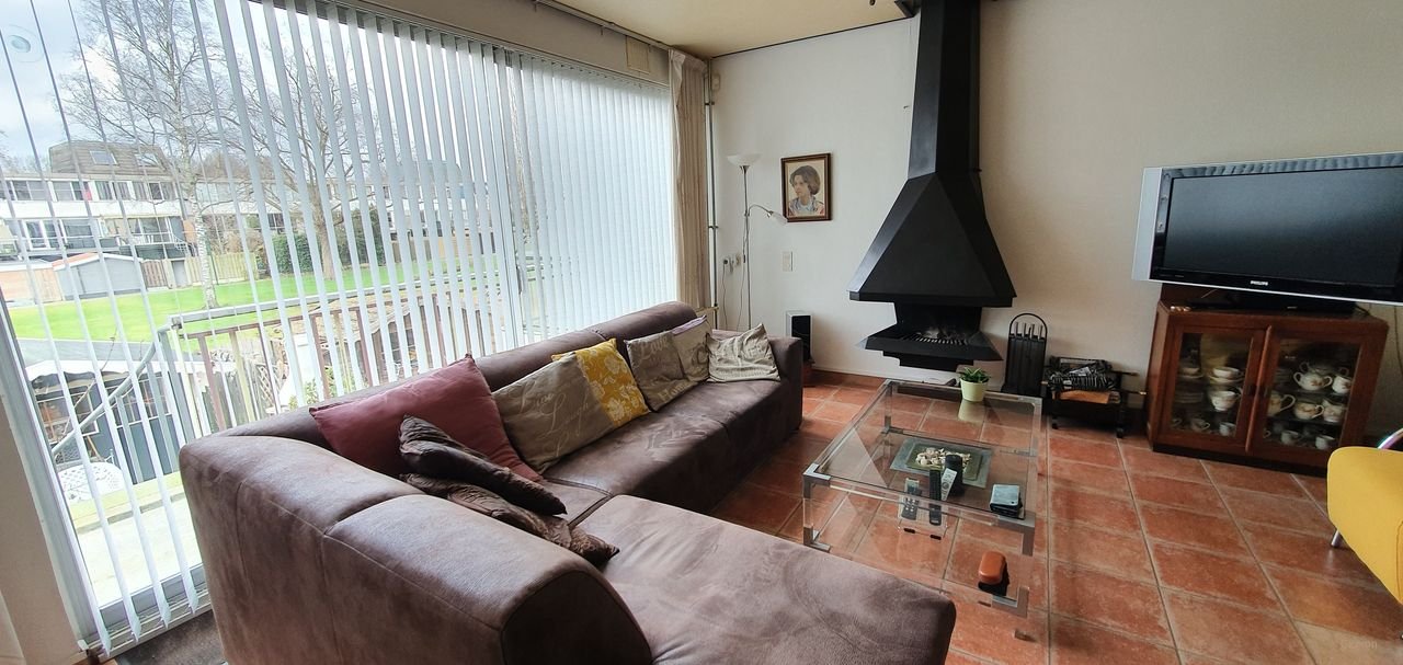 Furnished upper-floor apartment with two balconies - Image 8