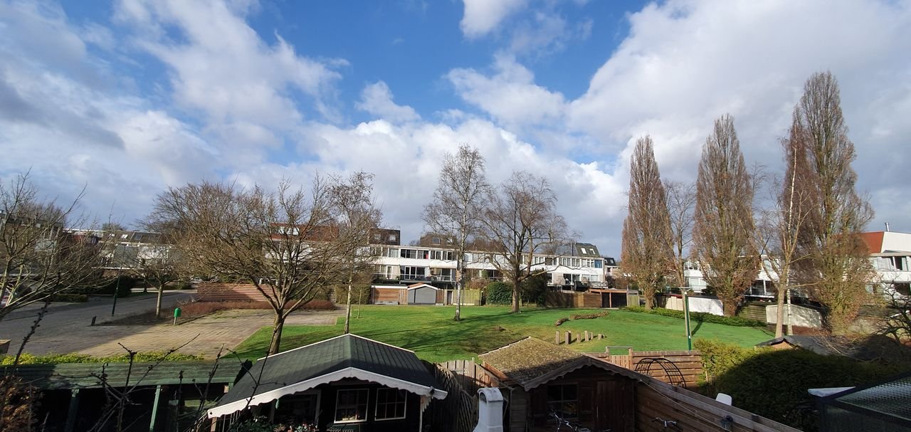 Furnished upper-floor apartment with two balconies - Image 11