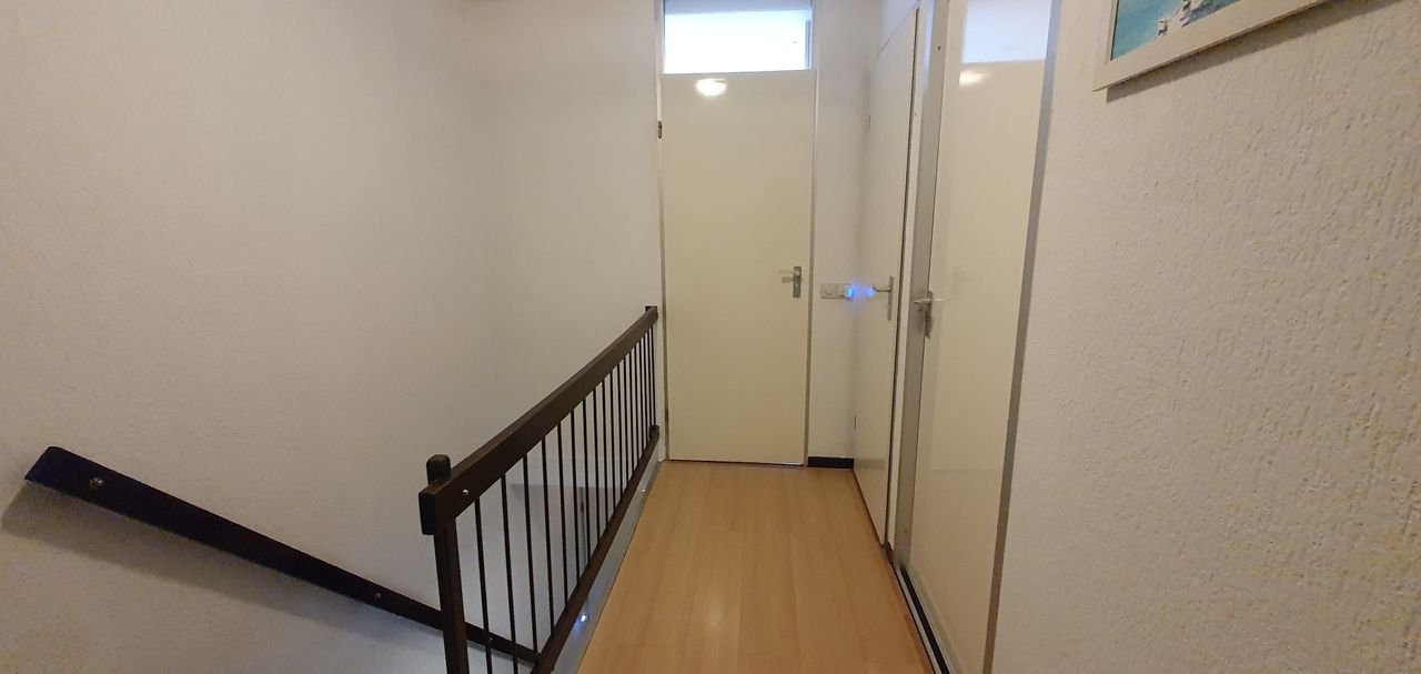 Furnished upper-floor apartment with two balconies - Image 18