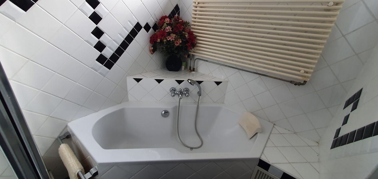 Furnished upper-floor apartment with two balconies - Image 25