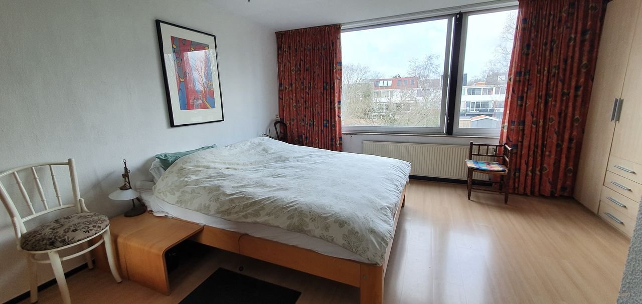 Furnished upper-floor apartment with two balconies - Image 19