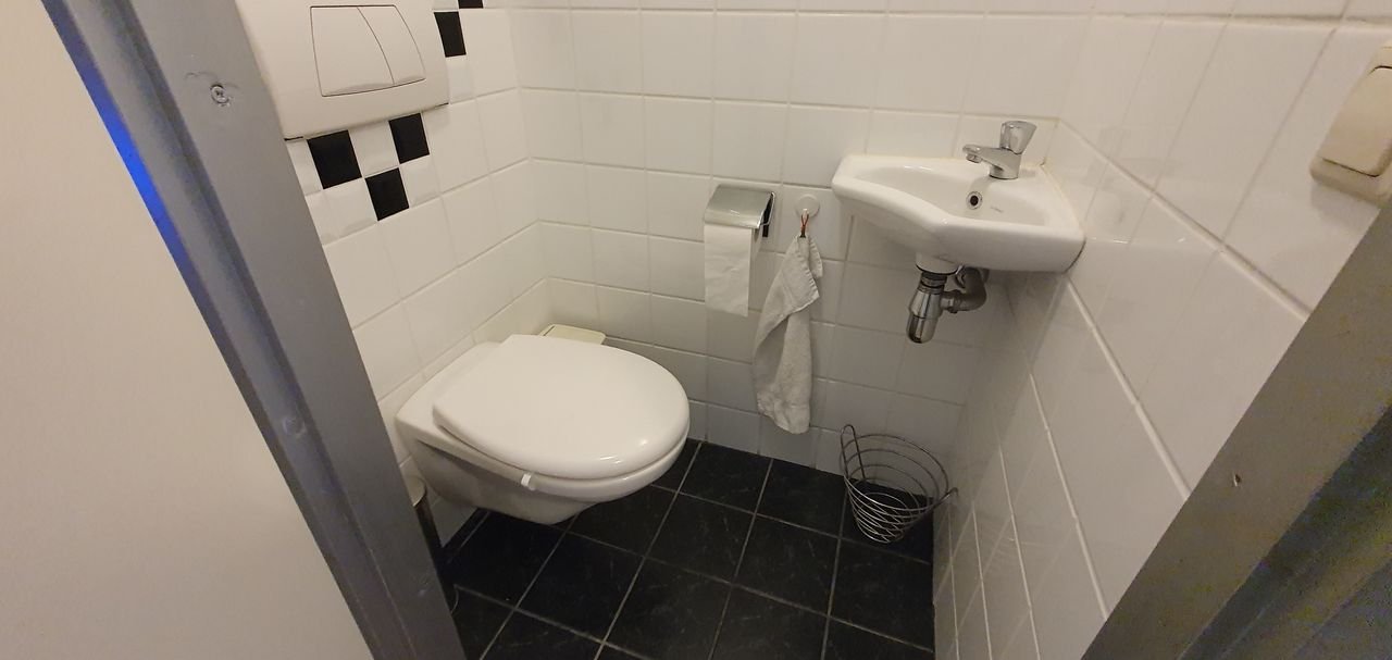 Furnished upper-floor apartment with two balconies - Image 23