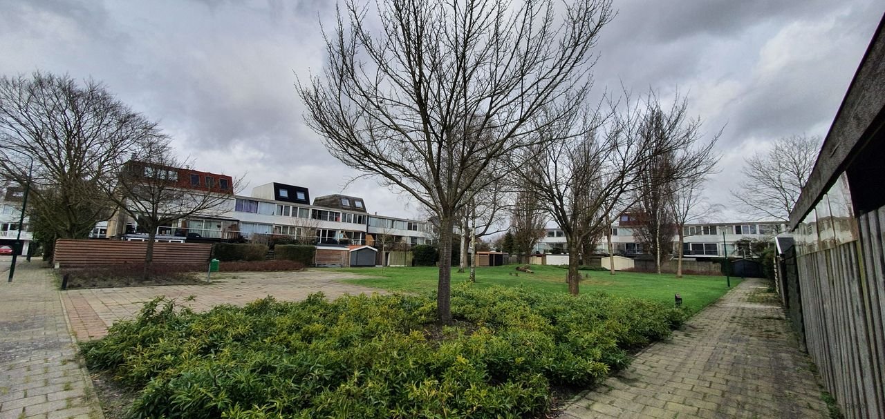 Furnished upper-floor apartment with two balconies - Image 27