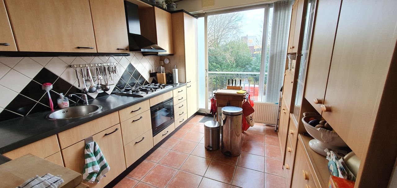 Furnished upper-floor apartment with two balconies - Image 14