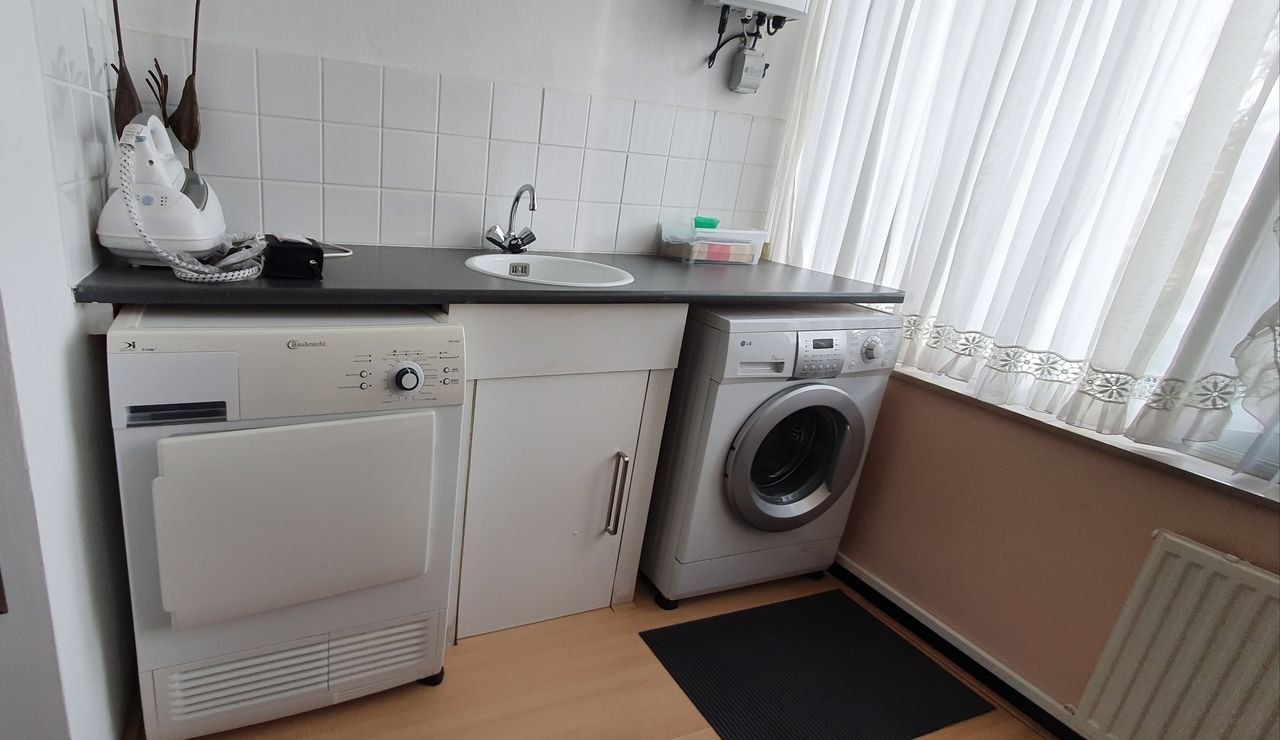 Furnished upper-floor apartment with two balconies - Image 22