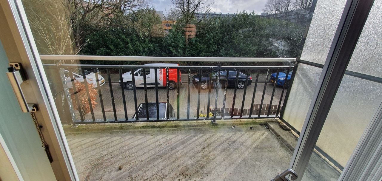 Furnished upper-floor apartment with two balconies - Image 16