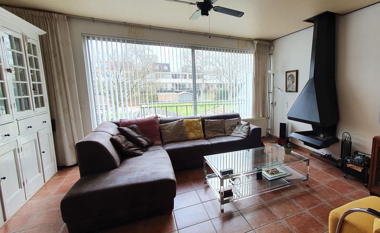 Furnished upper-floor apartment with two balconies - Image 5