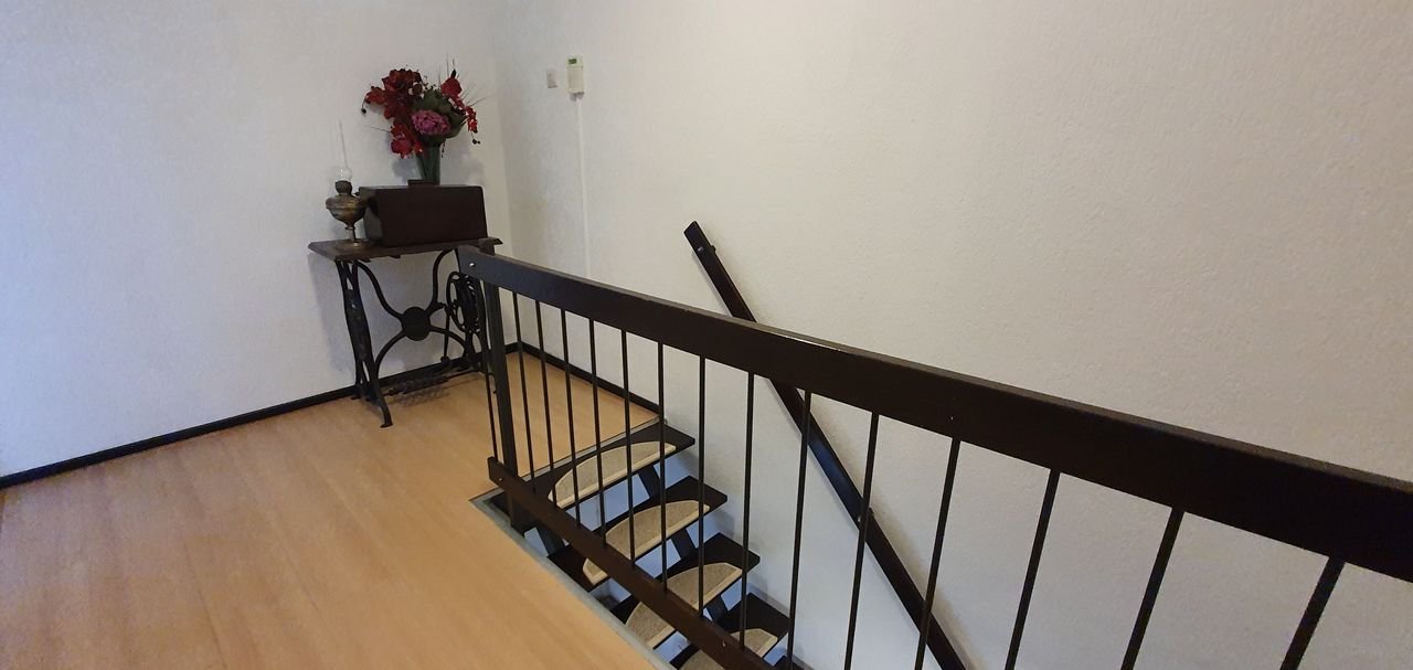 Furnished upper-floor apartment with two balconies - Image 17