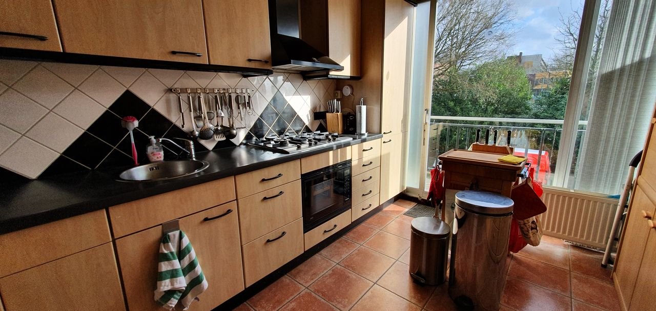 Furnished upper-floor apartment with two balconies - Image 15