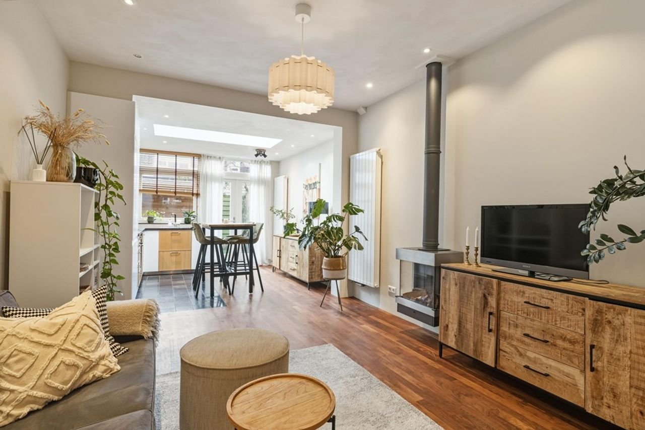 Renovated house with sunny garden in Oudwijk - Image 6