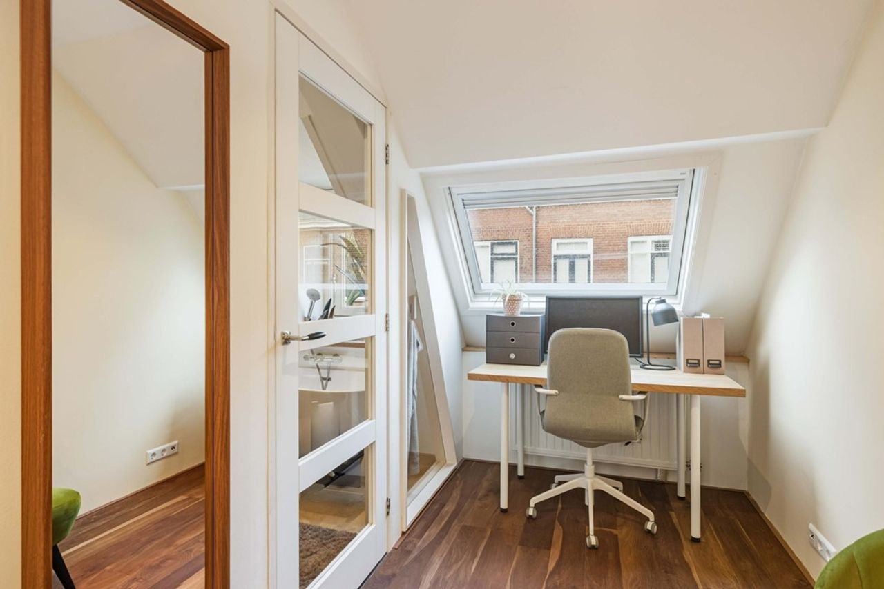 Renovated house with sunny garden in Oudwijk - Image 28