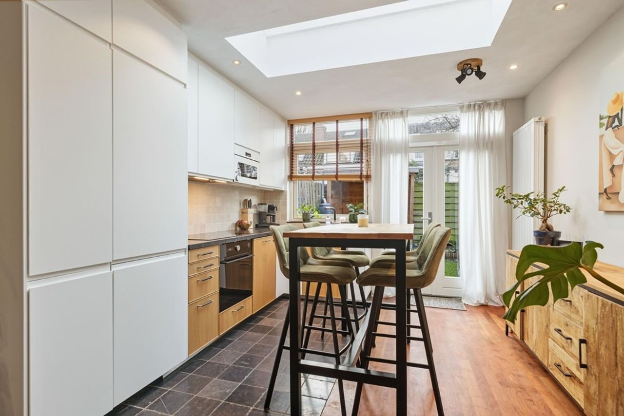 Renovated house with sunny garden in Oudwijk - Image 17