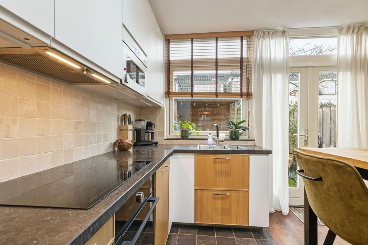 Renovated house with sunny garden in Oudwijk - Image 15