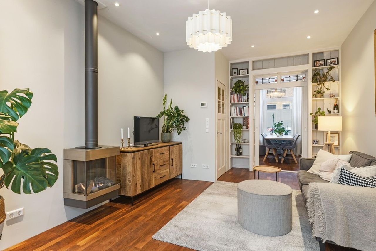 Renovated house with sunny garden in Oudwijk - Image 4