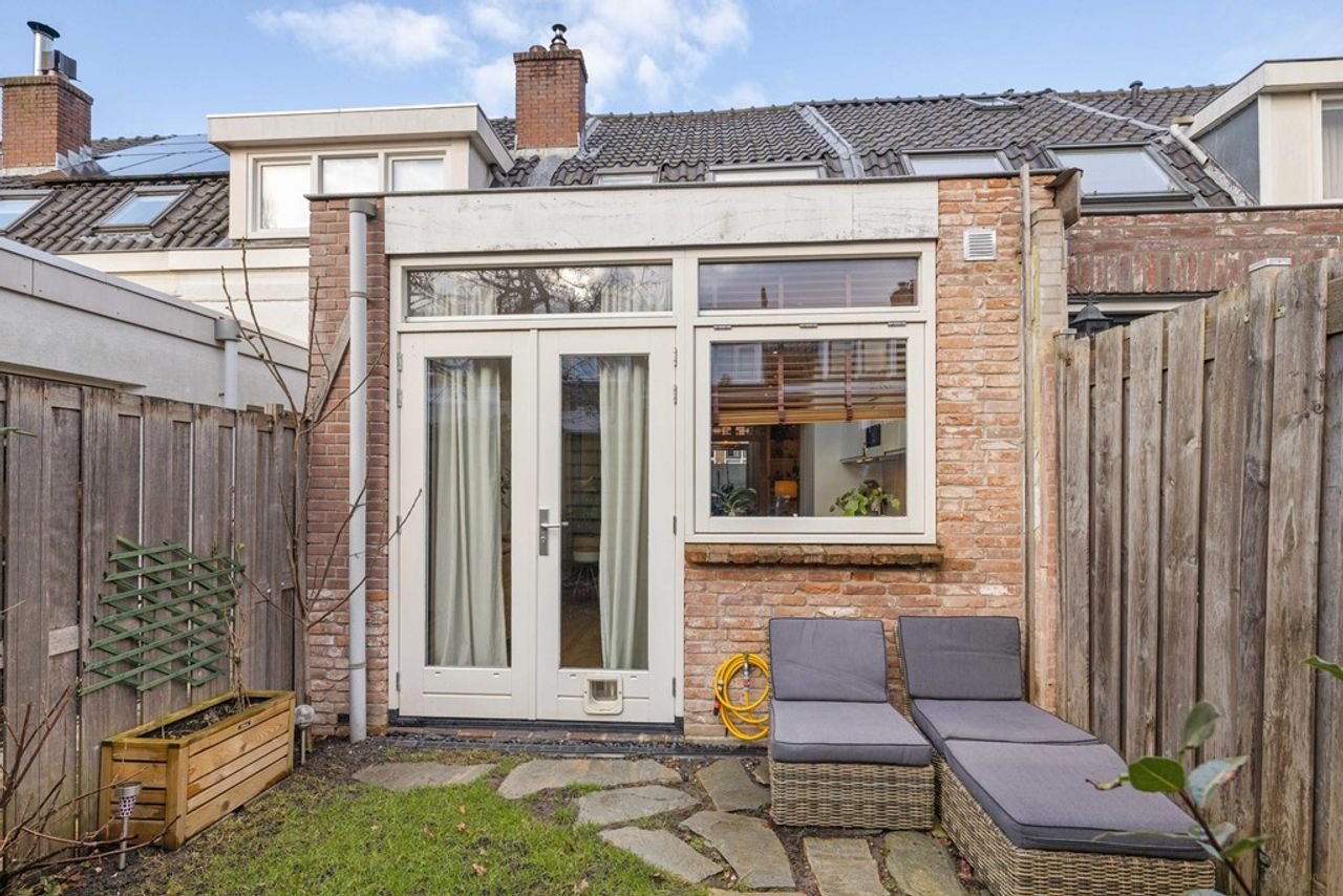 Renovated house with sunny garden in Oudwijk - Image 38