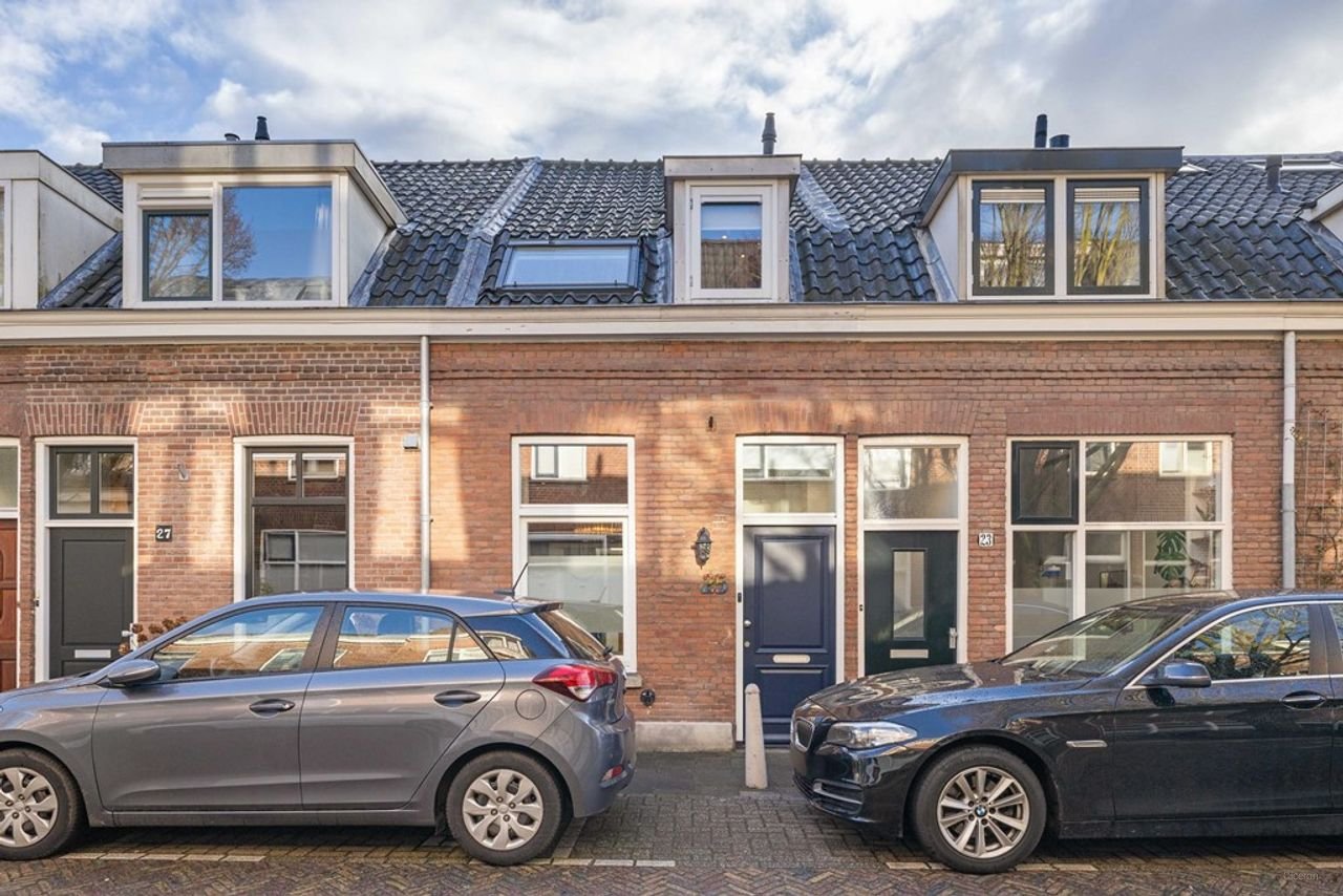 Renovated house with sunny garden in Oudwijk - Image 1