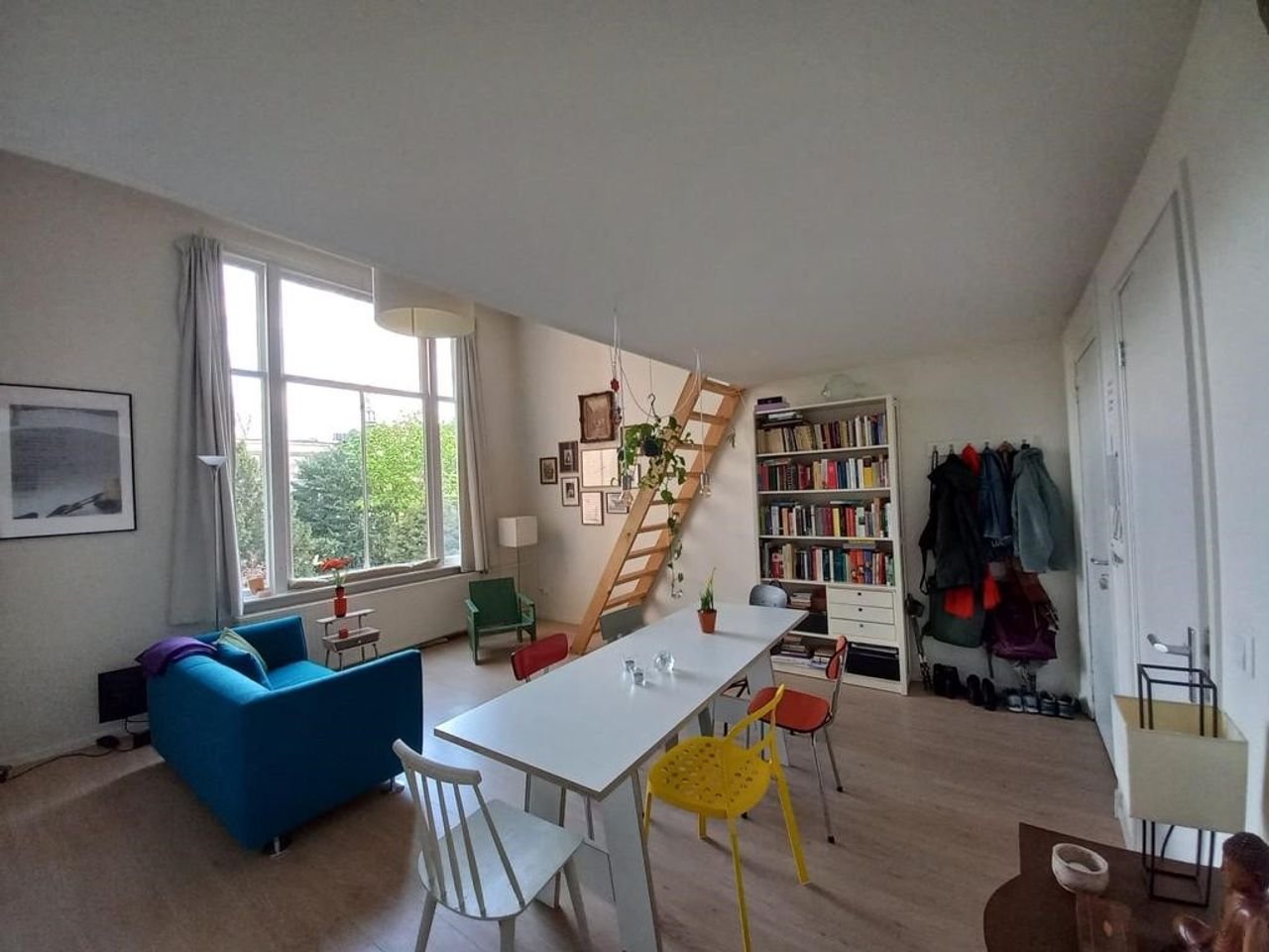 Bright studio with sleeping loft in Wittevrouwen - Image 4