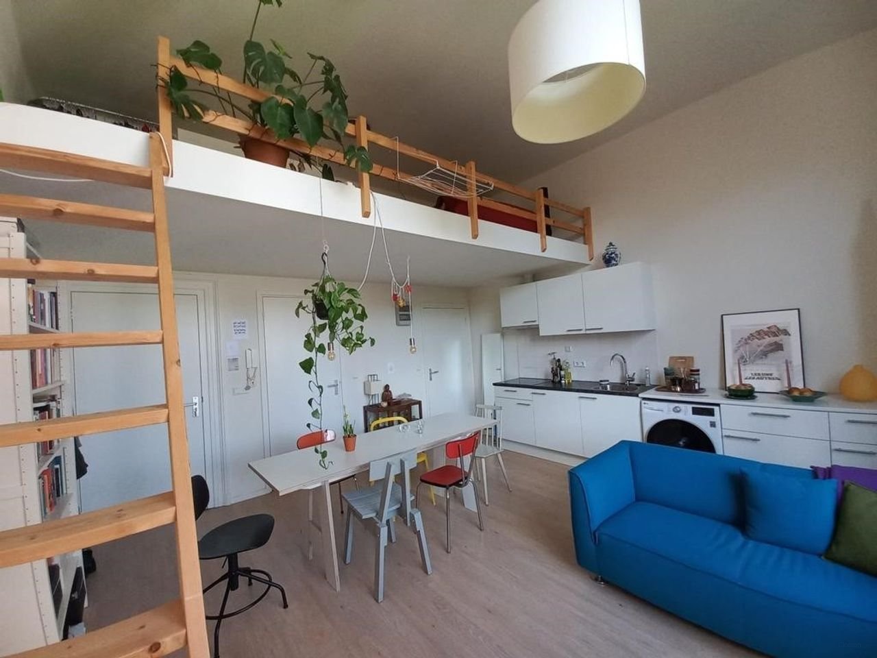 Bright studio with sleeping loft in Wittevrouwen - Image 3