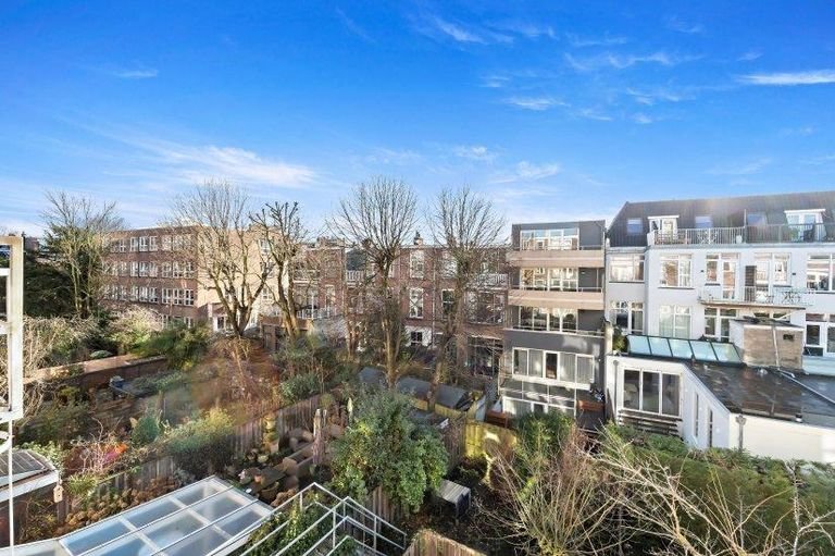 Renovated apartment with sunny balcony - Image 19