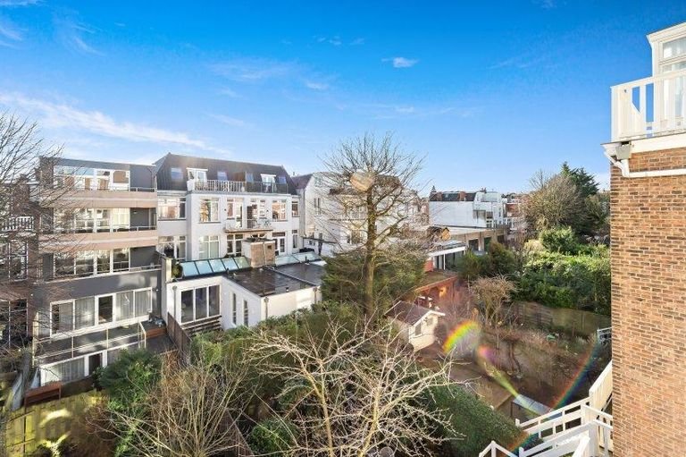 Renovated apartment with sunny balcony - Image 18