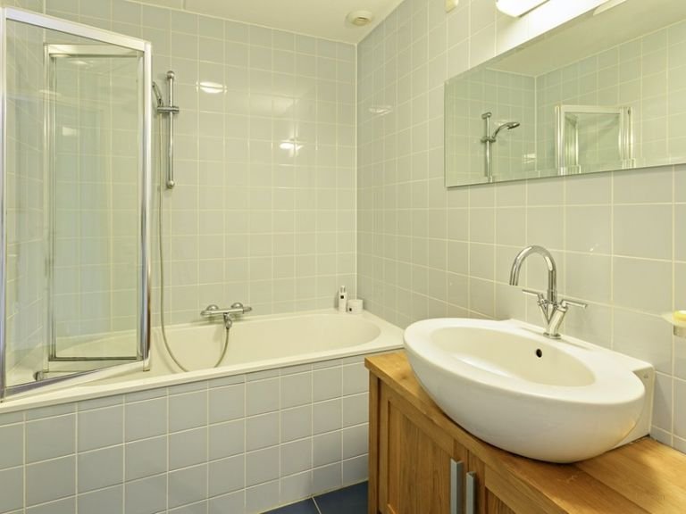 Bright Paleiskwartier apartment with private parking space - Image 12