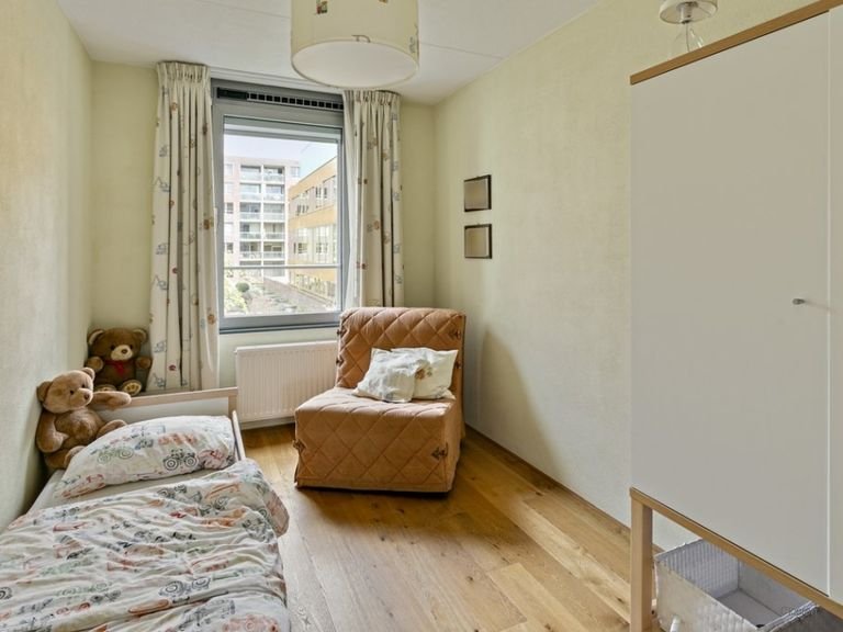 Bright Paleiskwartier apartment with private parking space - Image 11