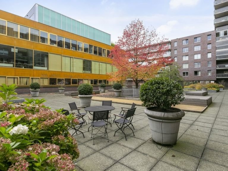 Bright Paleiskwartier apartment with private parking space - Image 14