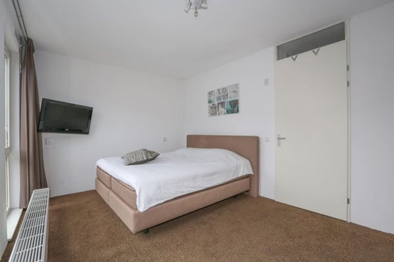 Spacious 4-bedroom house in Weidevenne - Image 11