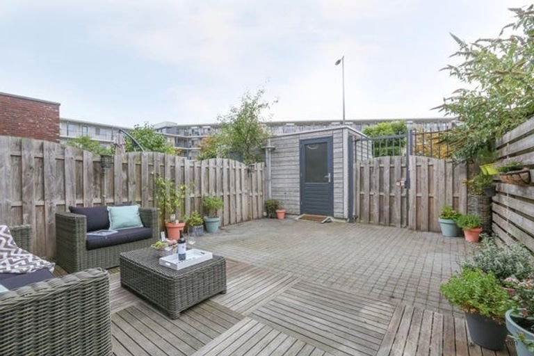 Spacious 4-bedroom house in Weidevenne - Image 23