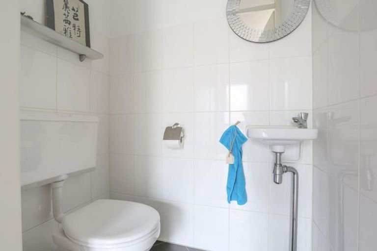 Spacious 4-bedroom house in Weidevenne - Image 19