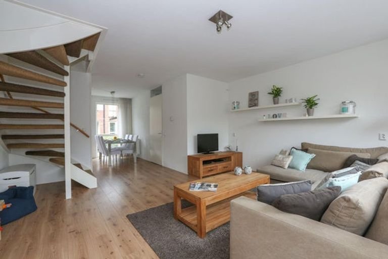 Spacious 4-bedroom house in Weidevenne - Image 4