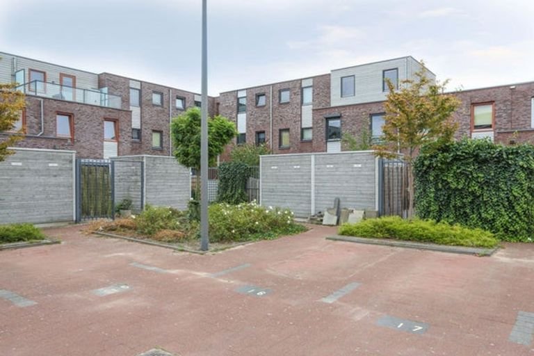 Spacious 4-bedroom house in Weidevenne - Image 28