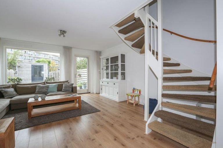 Spacious 4-bedroom house in Weidevenne - Image 9