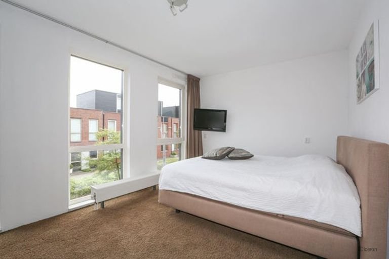 Spacious 4-bedroom house in Weidevenne - Image 8