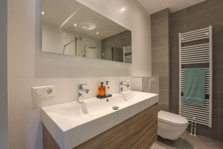 Spacious 4-bedroom house in Weidevenne - Image 14